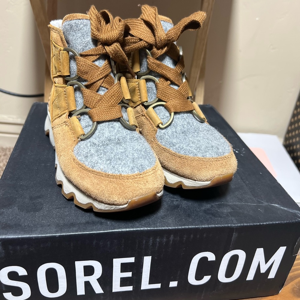 Sorel Kinetic Short Lace Camel Boot 5